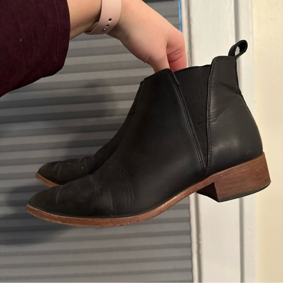 Nisolo Eva Everyday Chelsea Boot - Picture 6 of 8